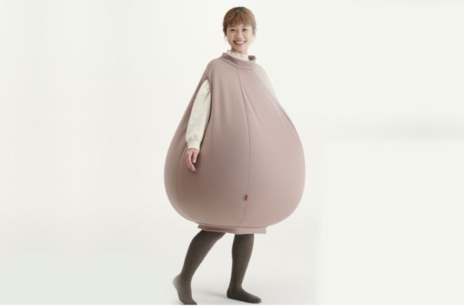 日本人又开脑洞,竟把沙发变成了一条裙子!