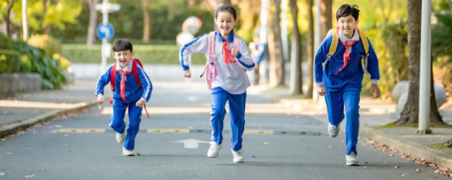 孩子总是驼背怎么纠正 孩子总是驼背的纠正方法