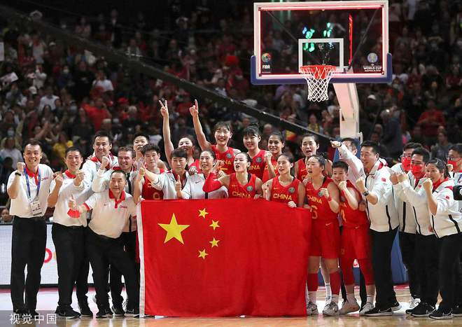 女篮训练馆曾挂着日本队夺冠照片，“不打败她们，就不摘下来”