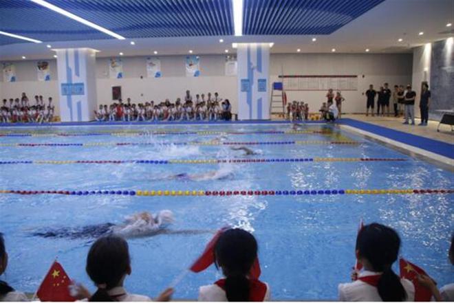 武汉已有不少小学开设游泳课，家长希望尽快全面推广