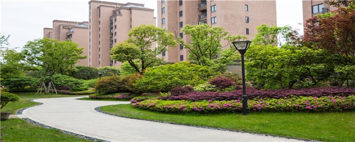 小区的垃圾房建你楼下怎么办