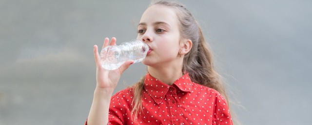 对于强势的孩子应该如何引导 怎么教育强势的孩子