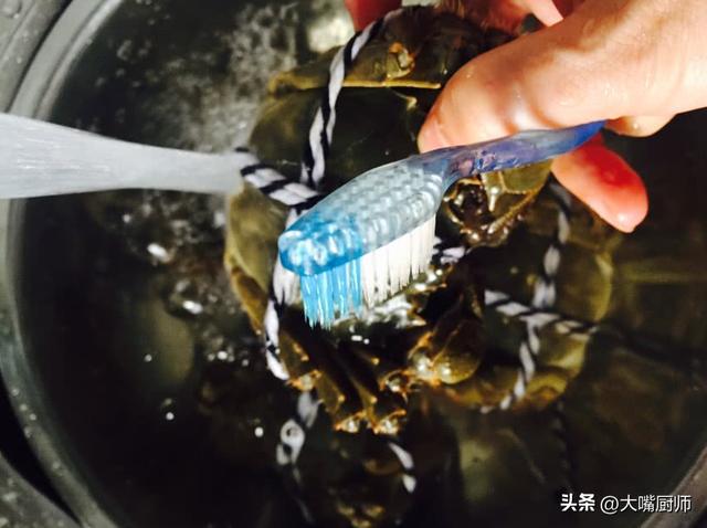 蒸螃蟹是冷水下锅蒸几分钟（冷水蒸还是开水蒸）