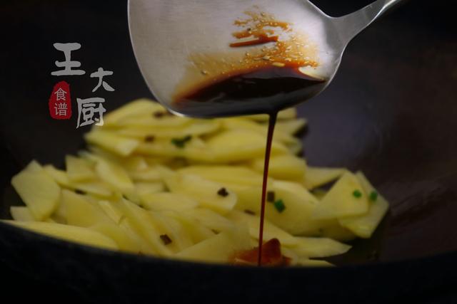 干豆腐炒辣椒土豆片做法大全家常（家常美味小炒土豆片炒干豆腐）