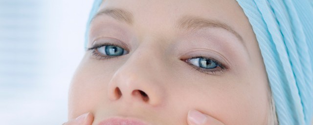 使用眼霜的正确手法 如何正确使用眼霜