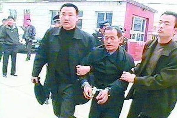 1990年警察被吓疯灵异事件 什么事情都敢瞎掰