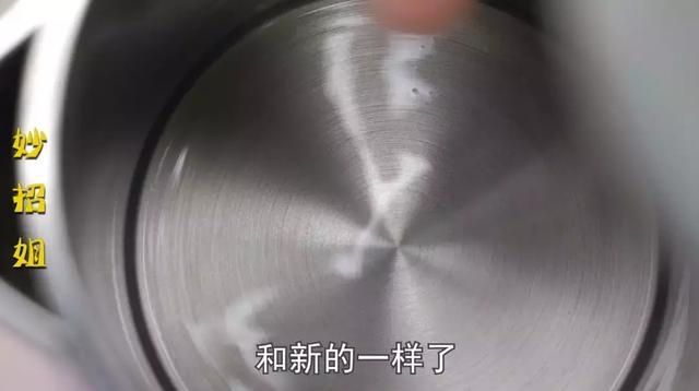 水壶里面的水垢怎样清除干净原理（水壶用久了满是水垢）