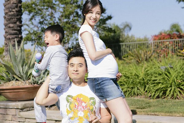 陈龙个人资料简介 与老婆章龄之结婚太迅速了