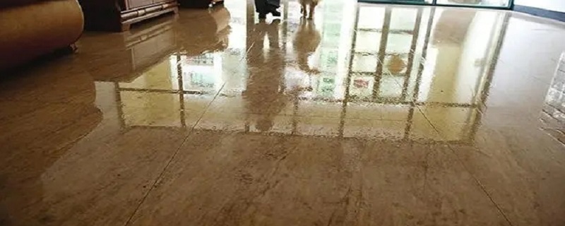 地板潮湿有水怎么处理