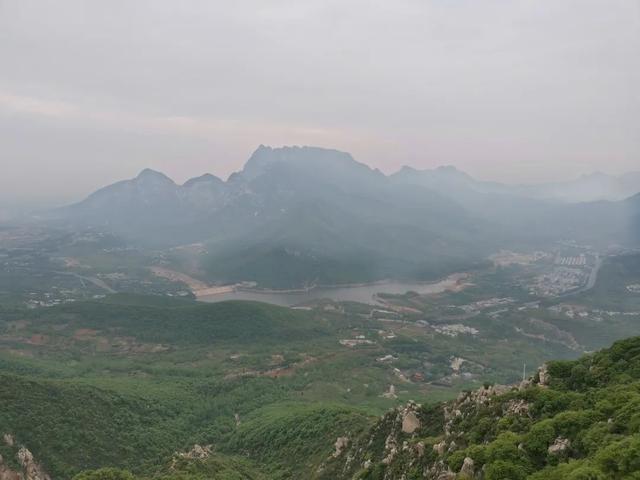 嵩山风景区游玩攻略（嵩山这个地方是每年春天爬山最热门线路）