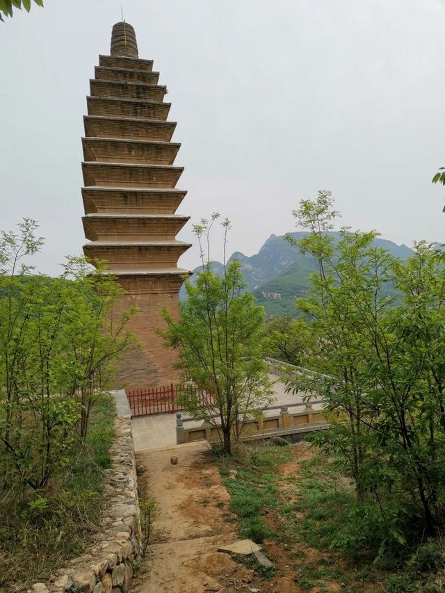 嵩山风景区游玩攻略（嵩山这个地方是每年春天爬山最热门线路）