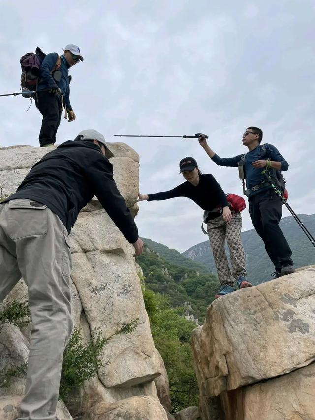 嵩山风景区游玩攻略（嵩山这个地方是每年春天爬山最热门线路）